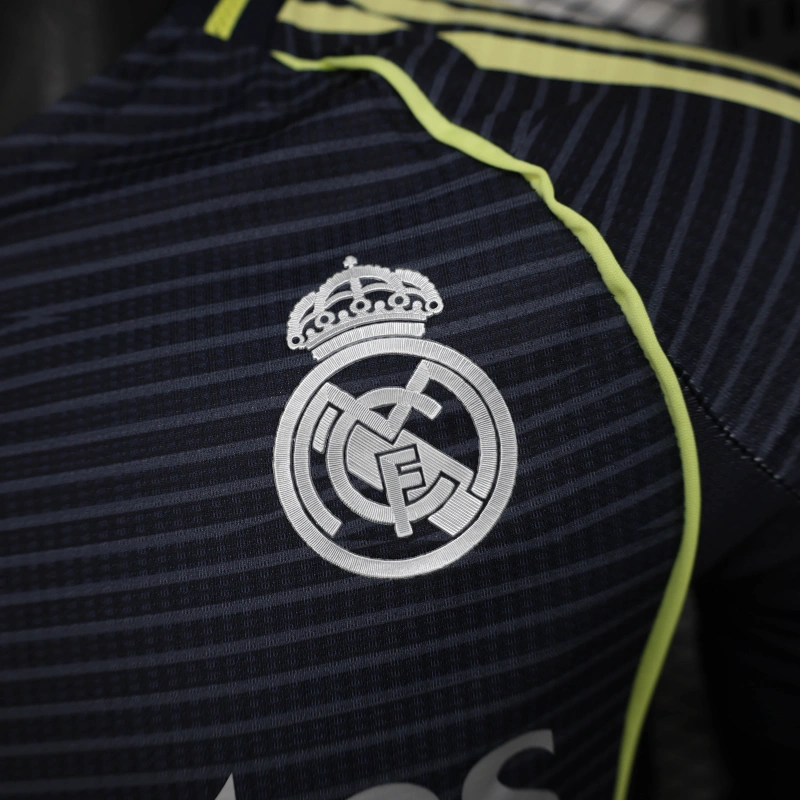 Real Madrid Authentic Player [Slim Fit] Player [Slim Fit] Player [Slim Fit] Away Player 2025/26 - Slim Fit