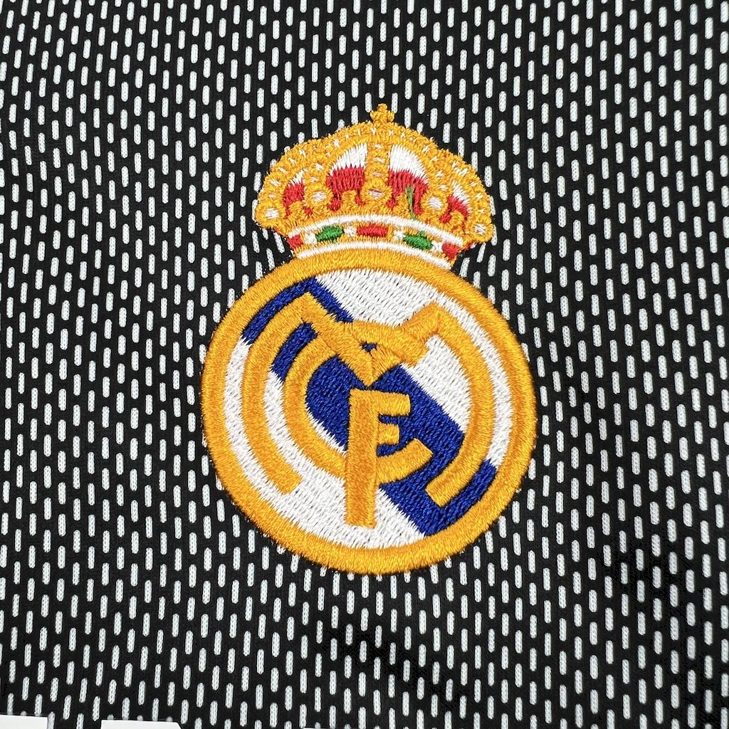 Real Madrid 2002/03 Goalkeeper Retro Jersey