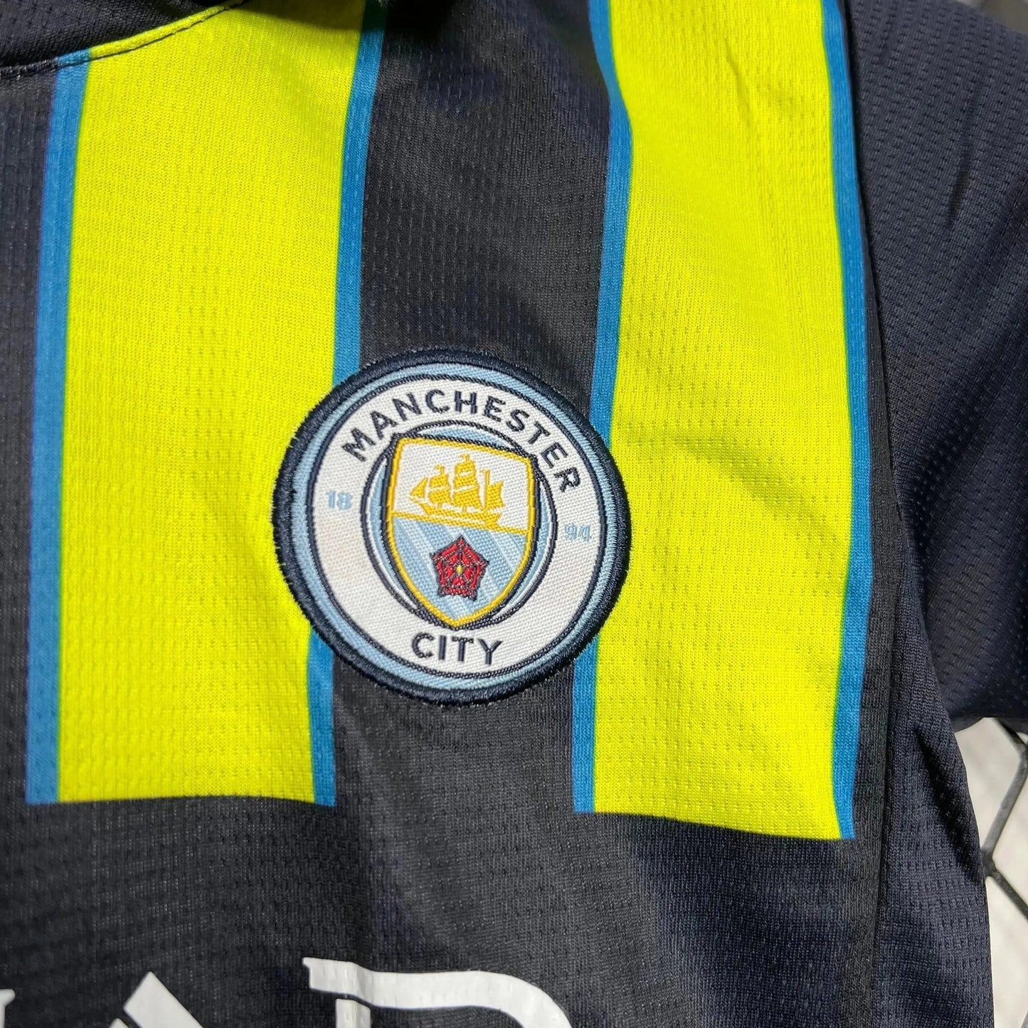 Away 24/25 Kids Shirt Kit 5