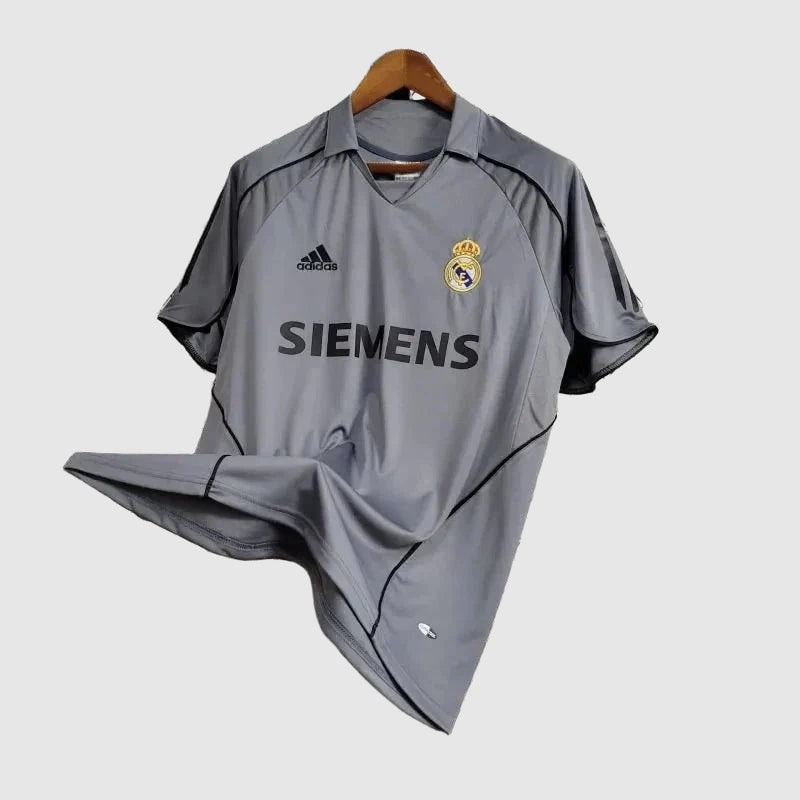 II 2005/06 Retro Away Shirt 8