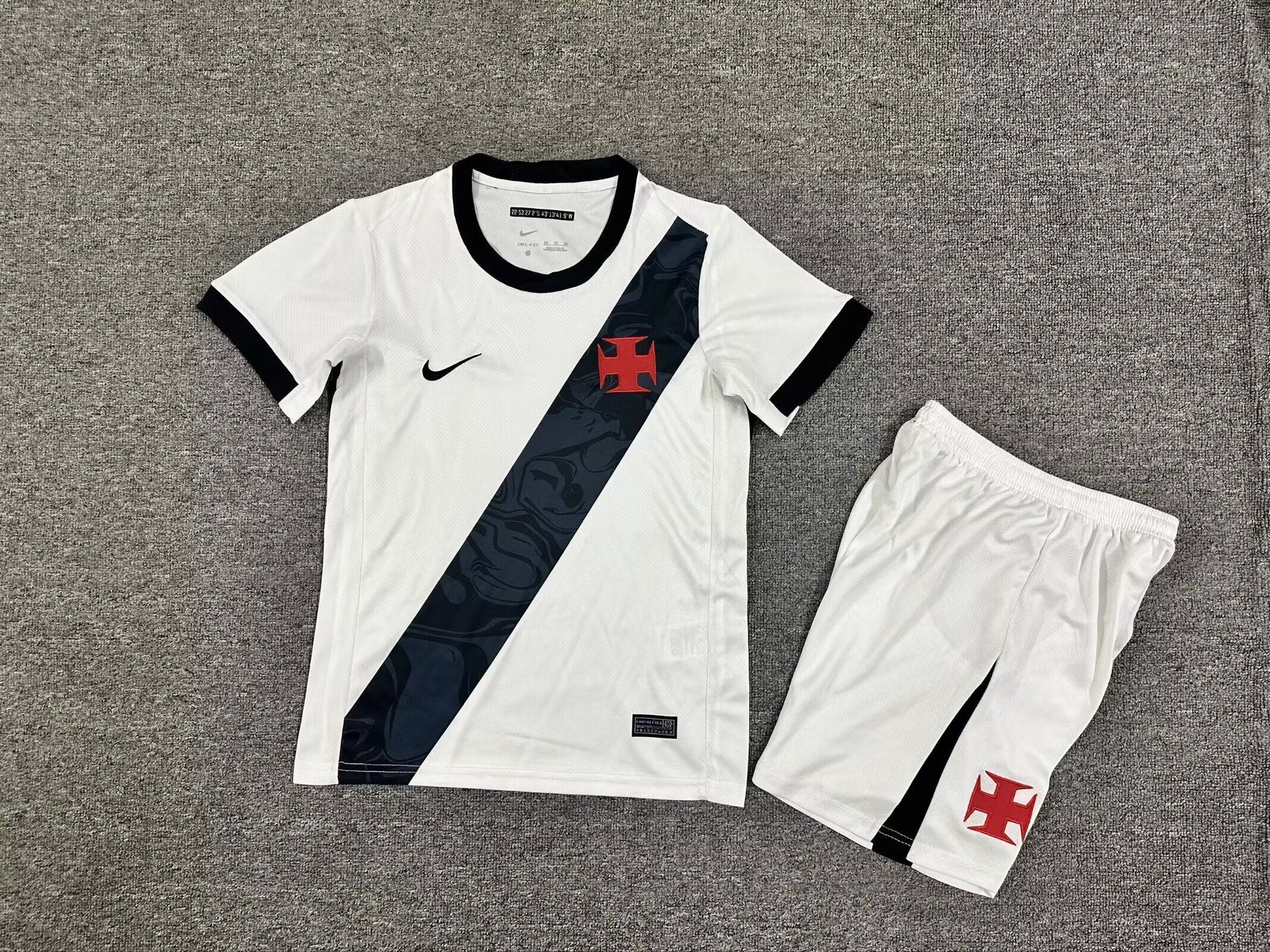 Away 2026 Kids Kit 3